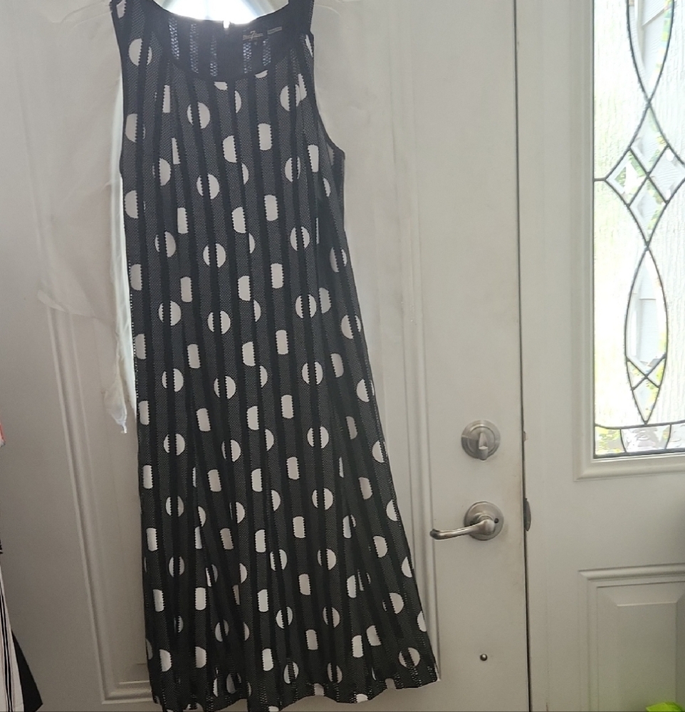 Elegant Black and White Patterned Dress